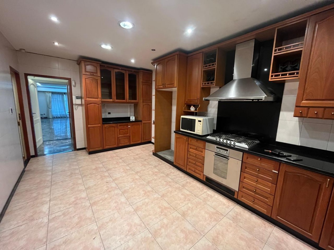 Chalet en Olivos: 6 ambientes en venta