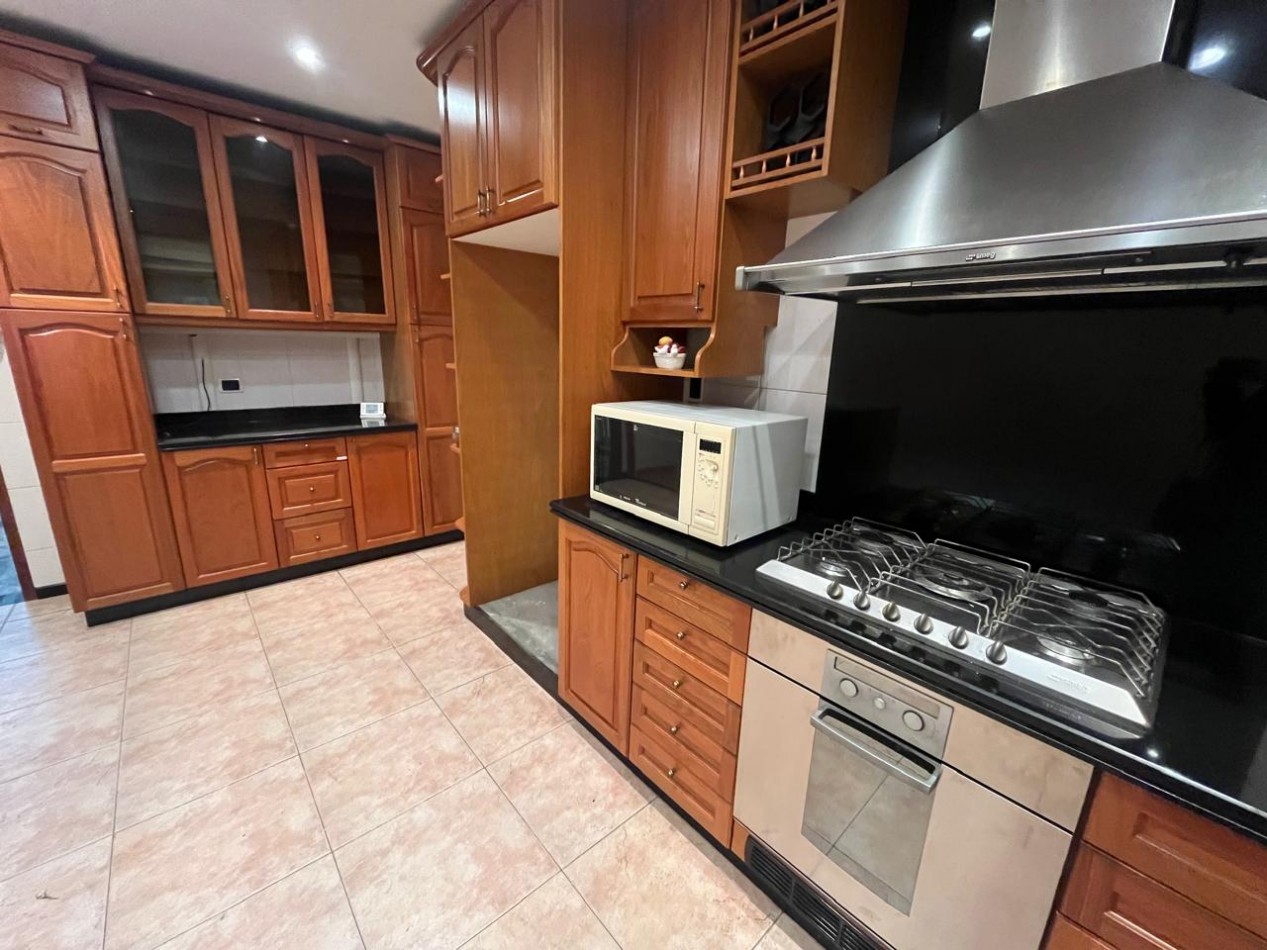 Chalet en Olivos: 6 ambientes en venta
