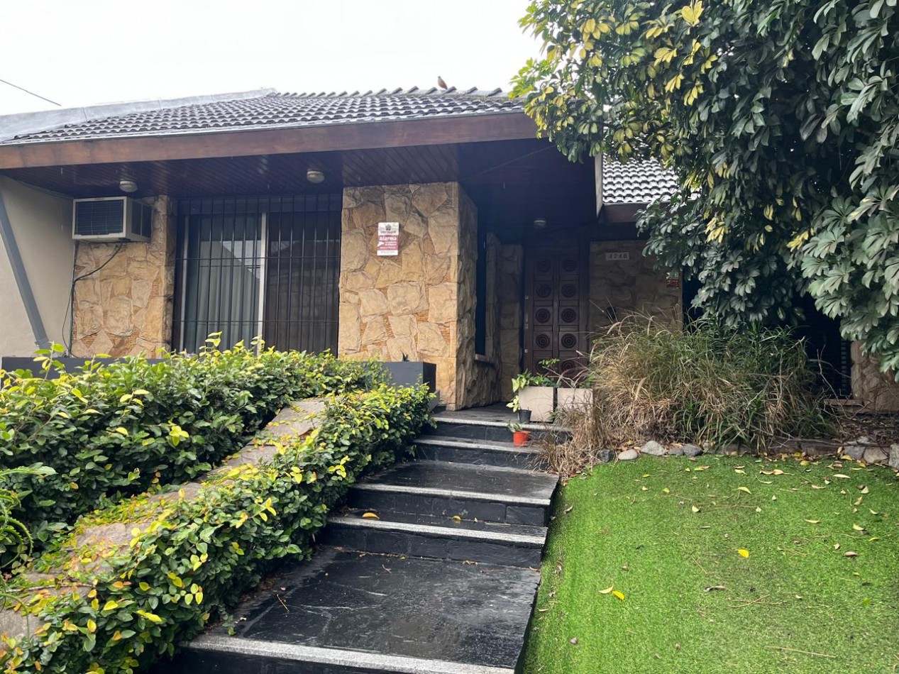 Chalet en Olivos: 6 ambientes en venta