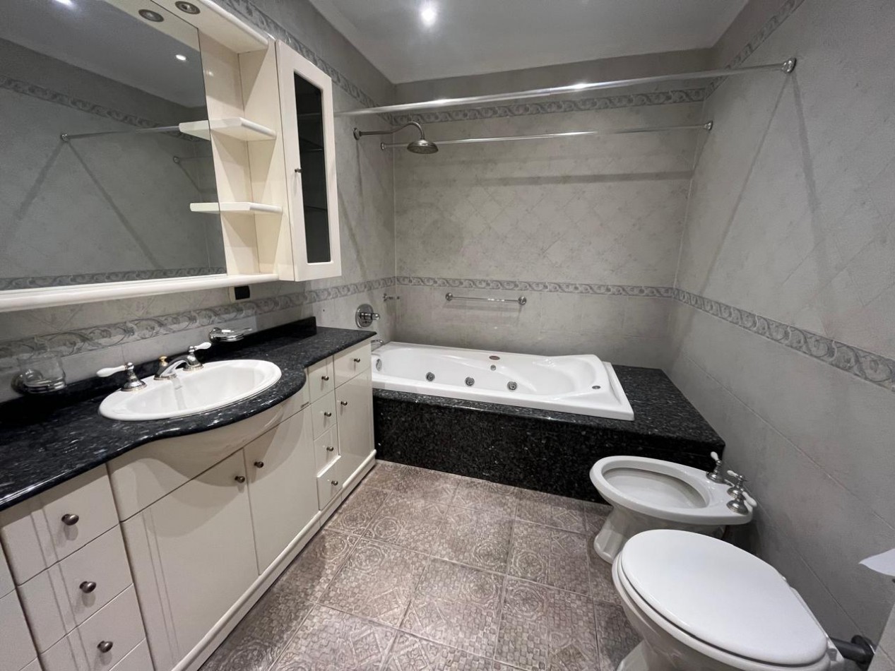 Chalet en Olivos: 6 ambientes en venta
