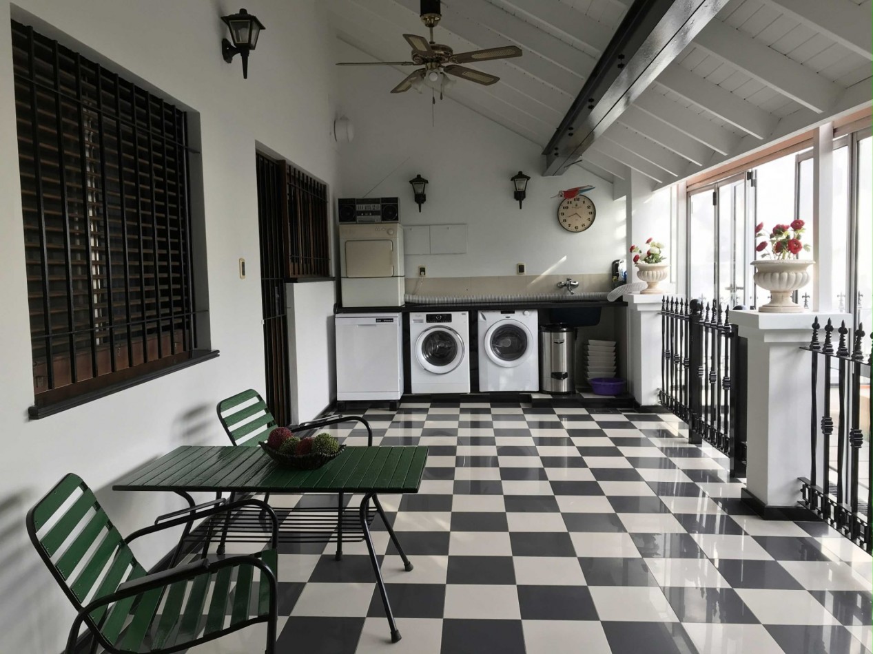 Chalet en Olivos: 6 ambientes en venta